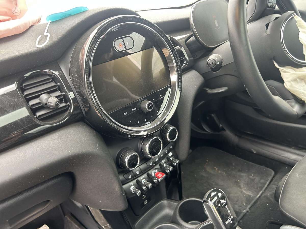 Mini Cooper dalimis. Ardomas mini cooper f56 2023m dalimis