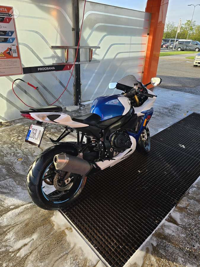 Suzuki GSX-R 750cc, superbikes