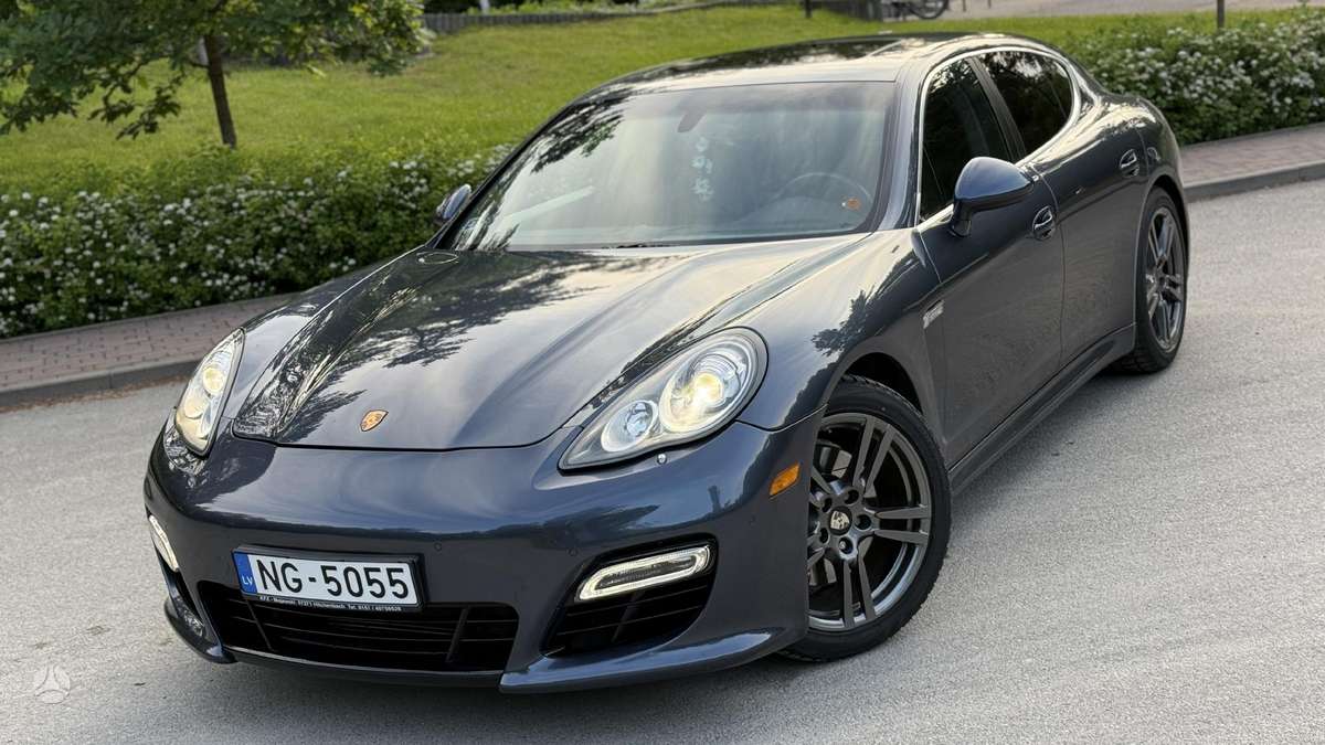Porsche Panamera - 1