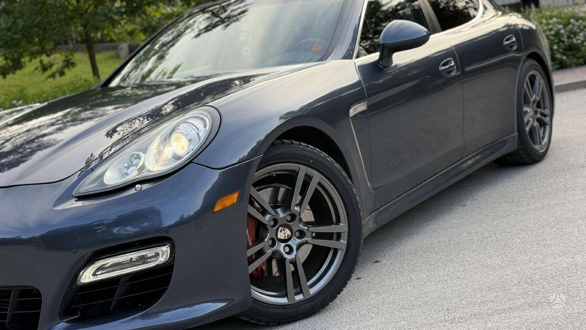 Porsche Panamera - 3
