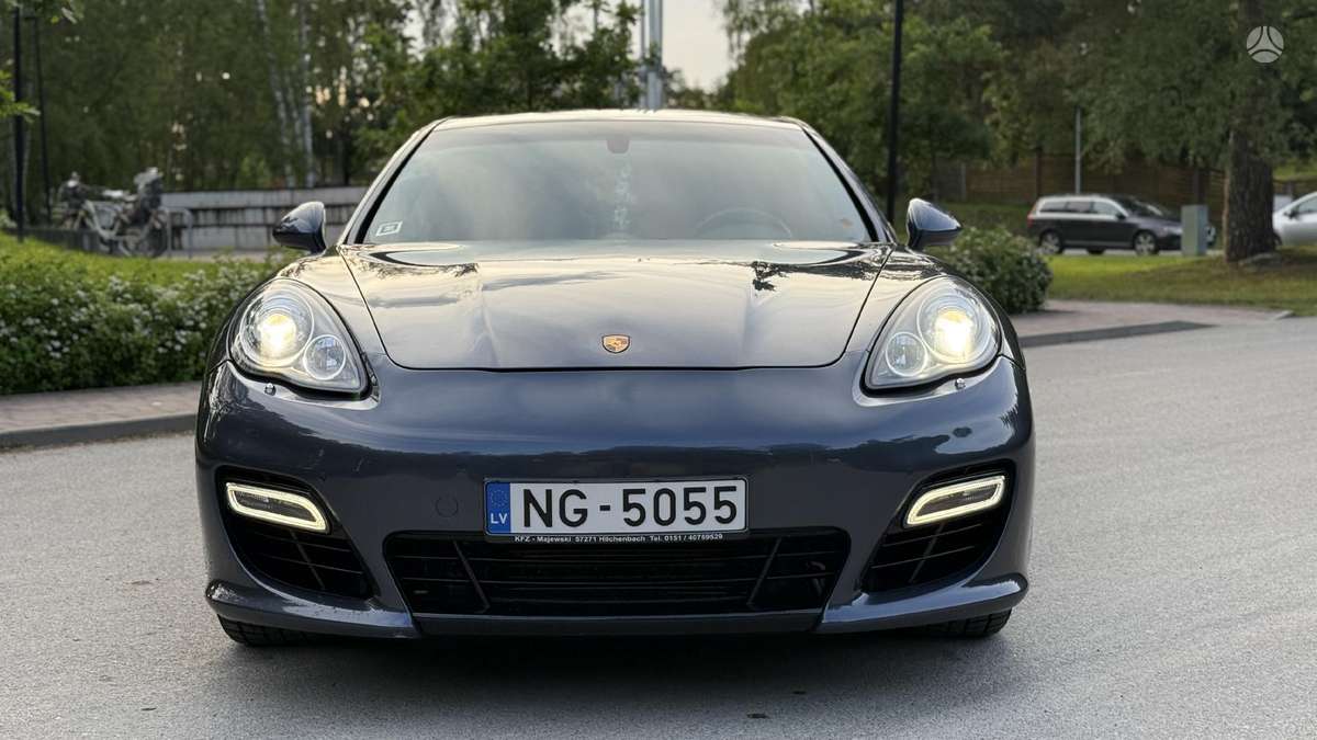 Porsche Panamera - 11