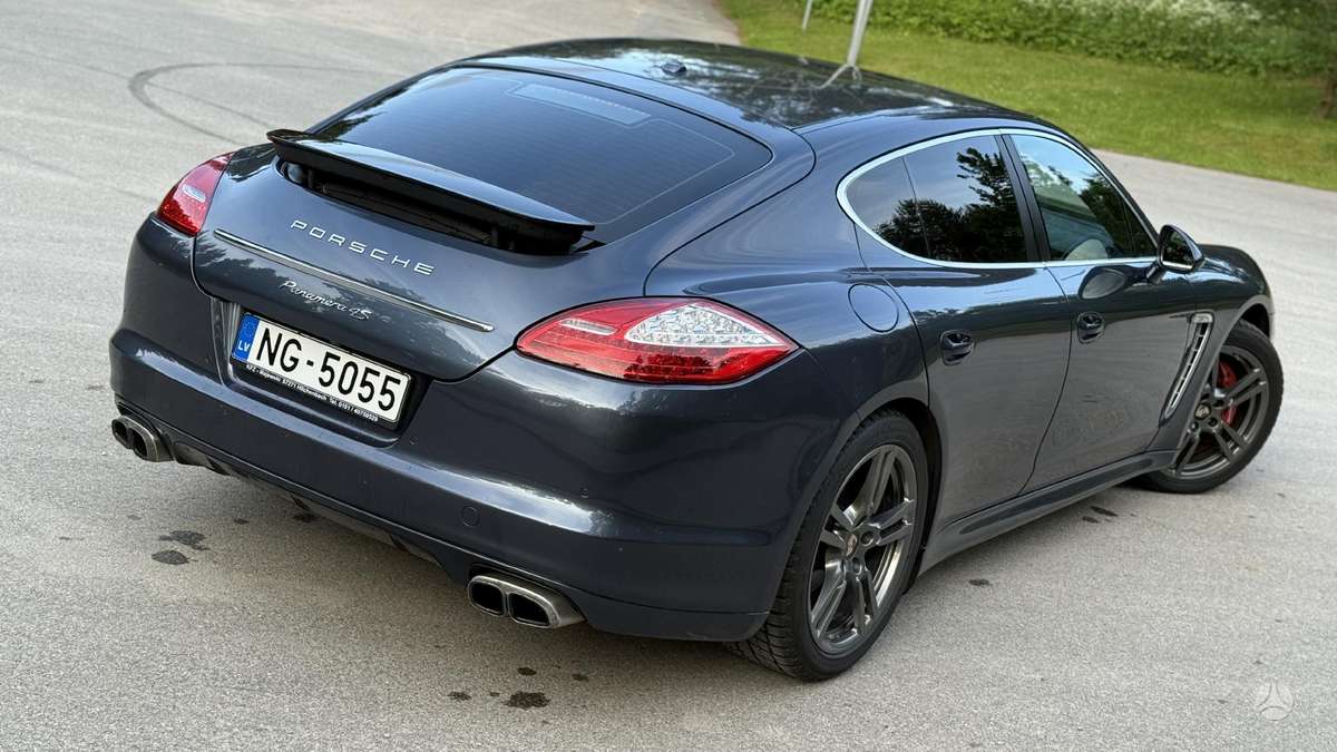 Porsche Panamera - 12