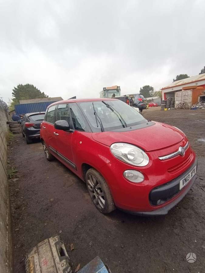 Fiat 500L Auto is anglijos dalimis