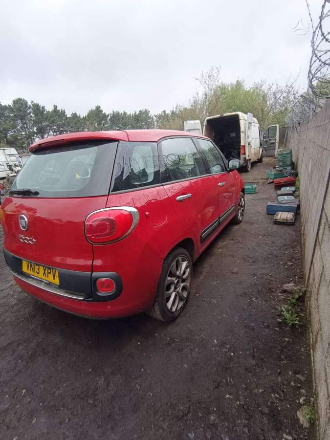 Fiat 500L Auto is anglijos dalimis