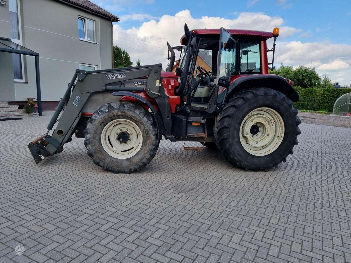 Valtra T120, tractors