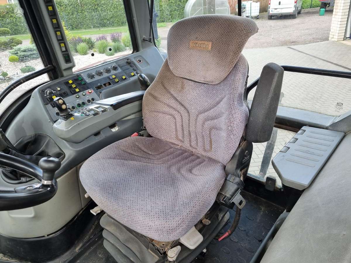 Valtra T120, traktori