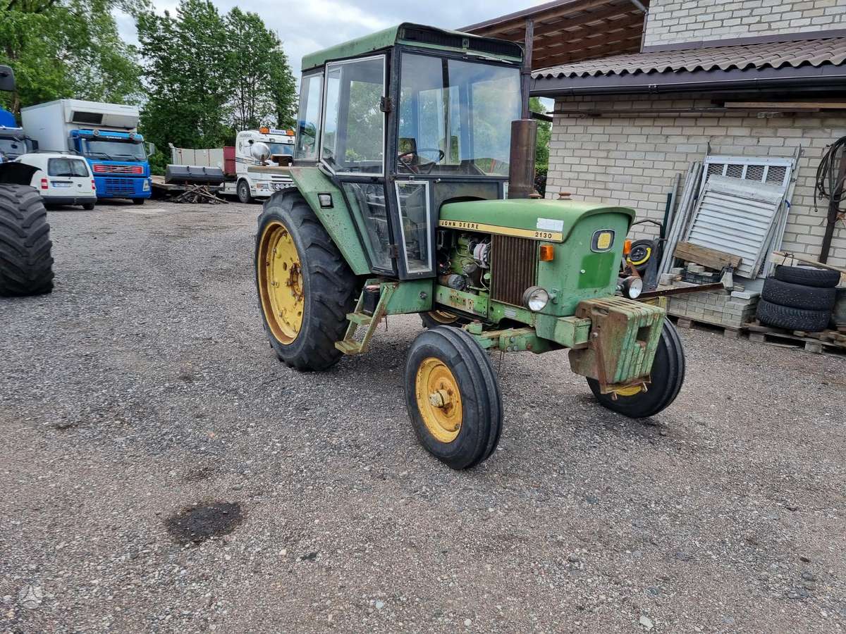 John Deere 2130, traktoriai