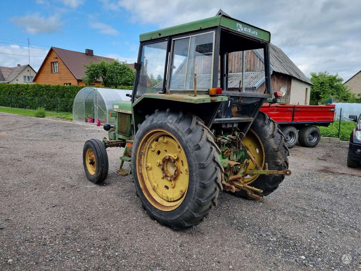 John Deere 2130, traktoriai