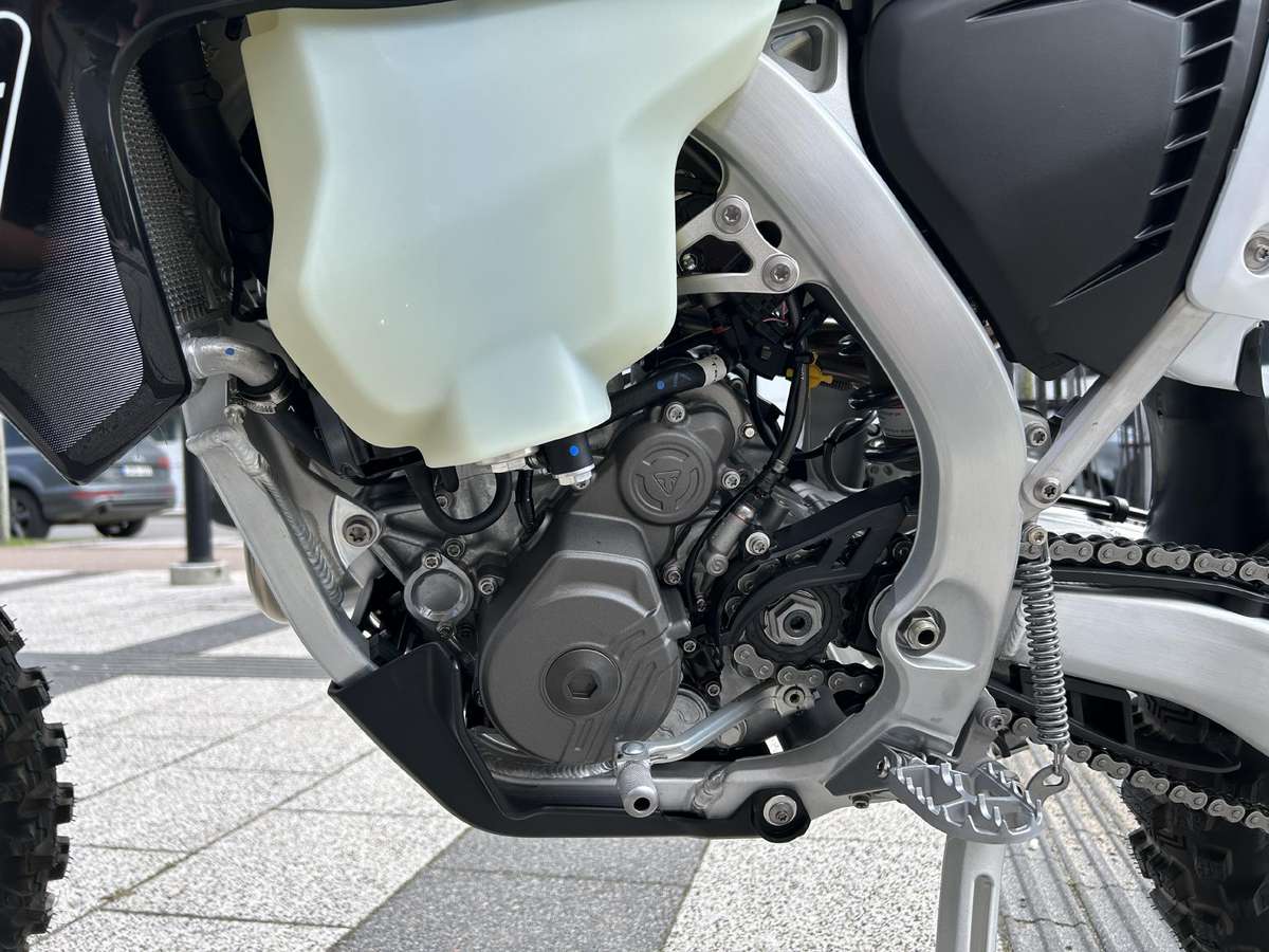 Triumph TF-250 E 249cc, krosa / enduro