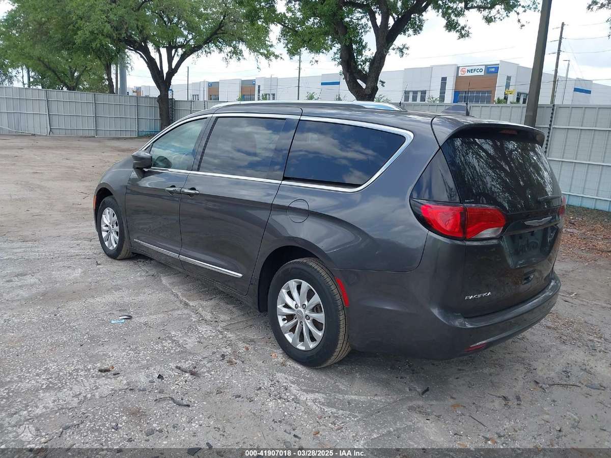 Chrysler Pacifica dalimis