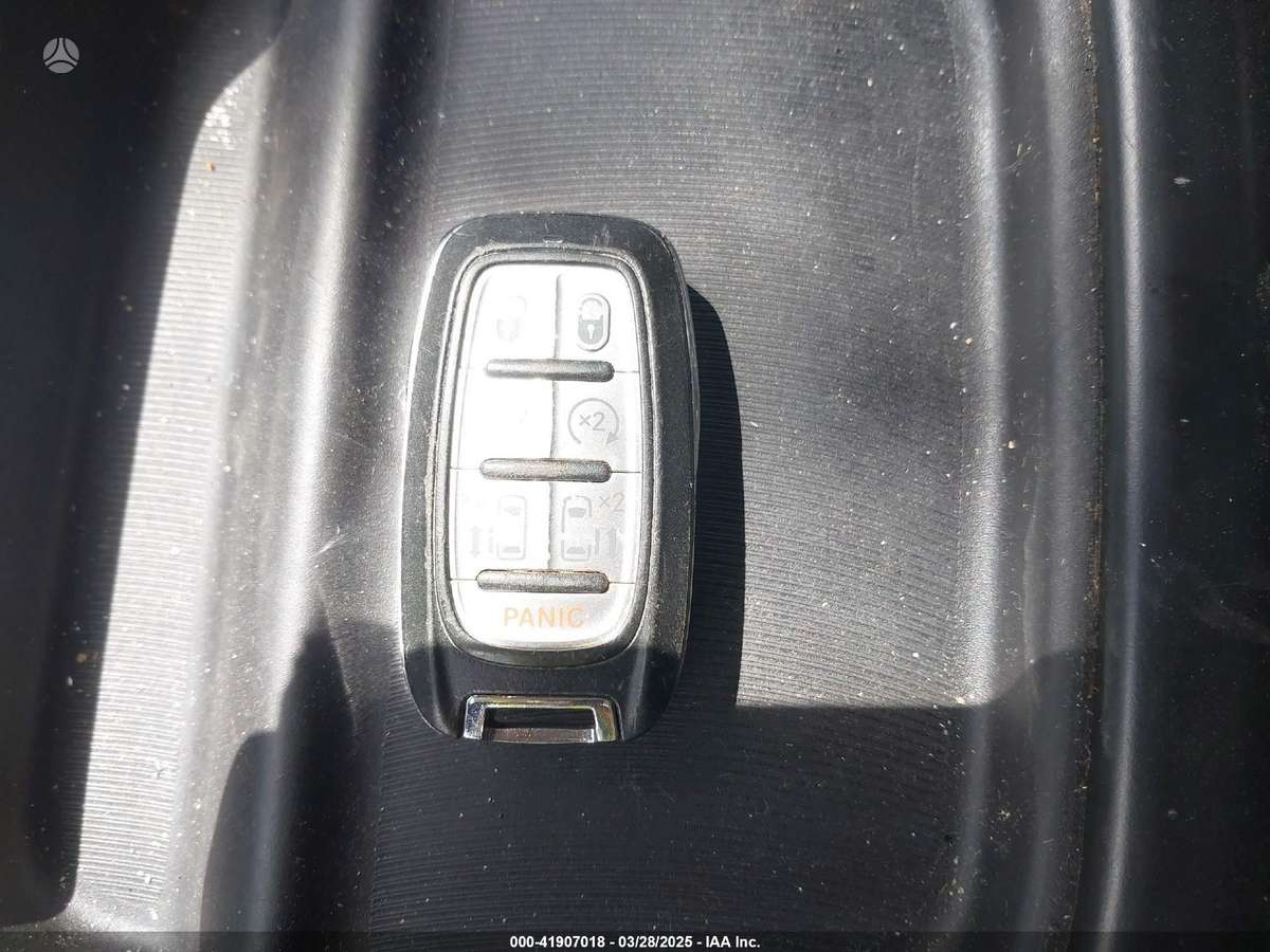 Chrysler Pacifica dalimis