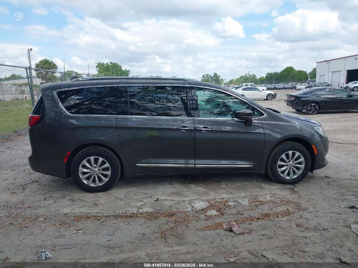 Chrysler Pacifica по частям