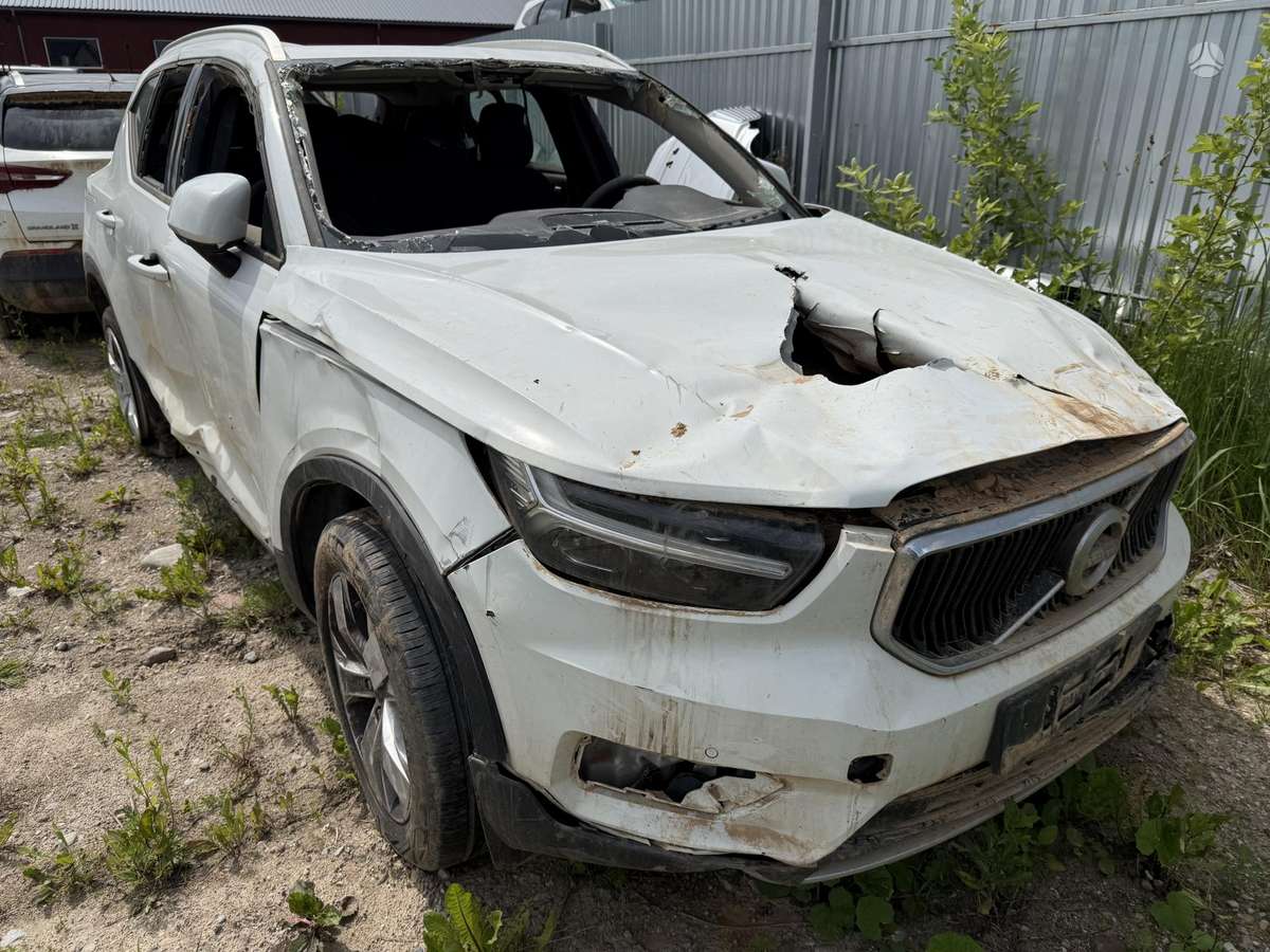 Volvo XC40 dalimis