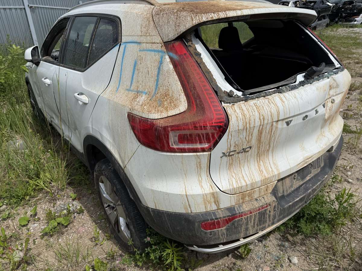 Volvo XC40 dalimis