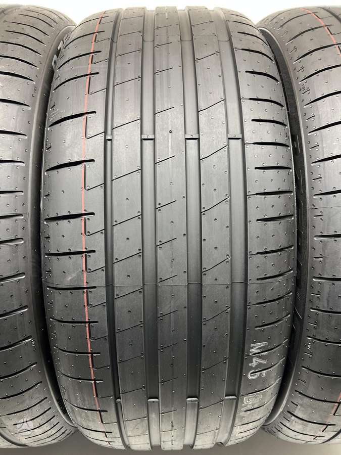 Pirelli P-Zero E * ELECT 2024m, летние 255/35 R22