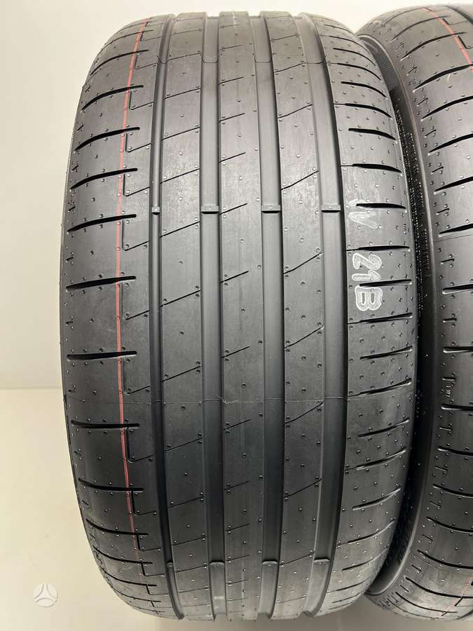 Pirelli P-Zero E * ELECT 2024m, летние 255/35 R22