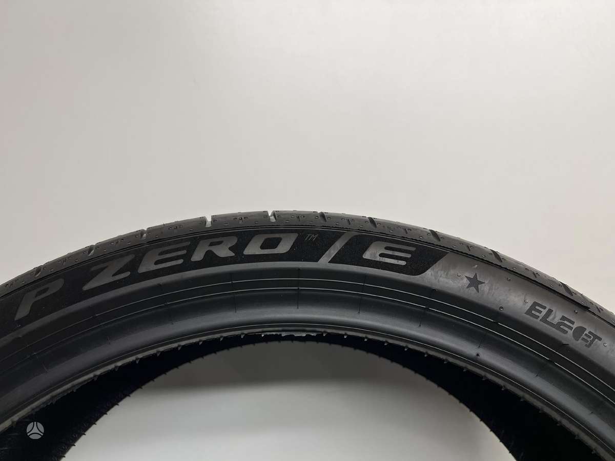 Pirelli P-Zero E * ELECT 2024m, летние 255/35 R22
