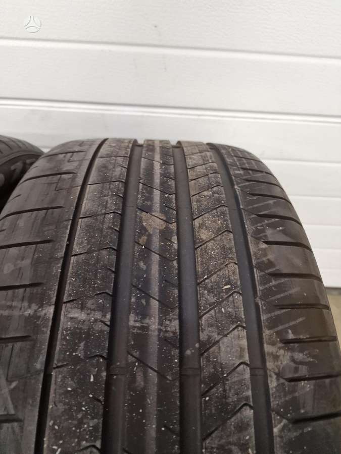 Pirelli P ZERO, summer 295/35 R22