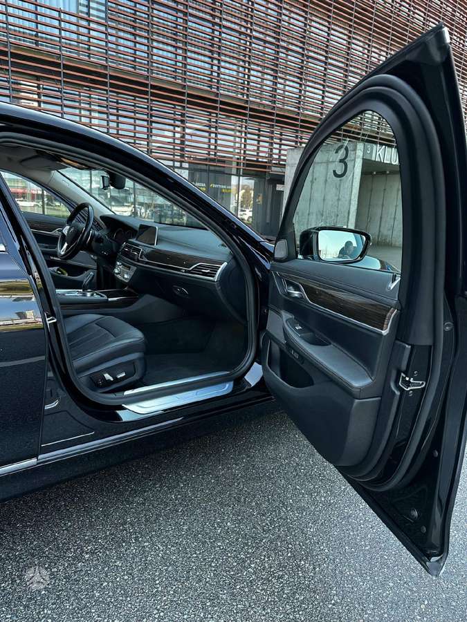 BMW 740, 3.0 l., Седан