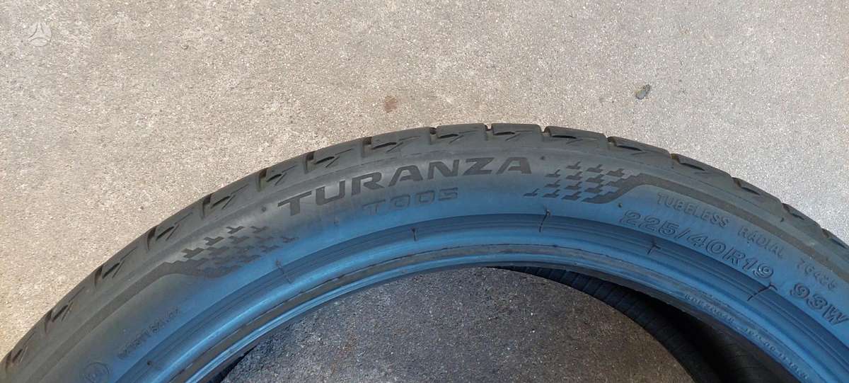 Bridgestone, vasaras 225/40 R19
