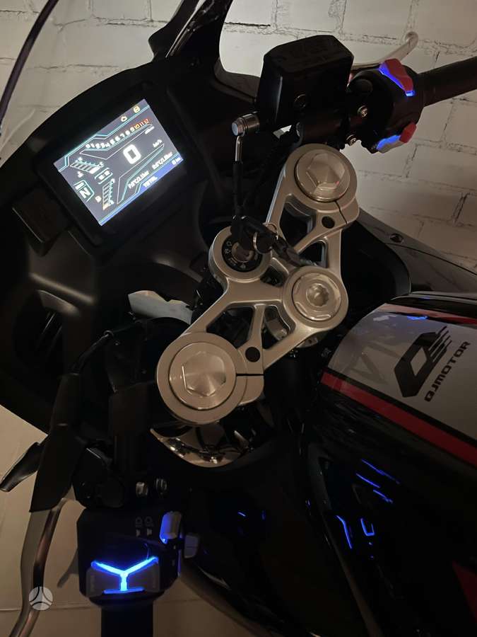 QJMOTOR SRK 125R 125cc, superbikes
