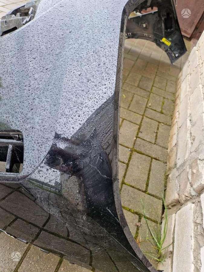 BMW X5 Tik bamperis su defektu