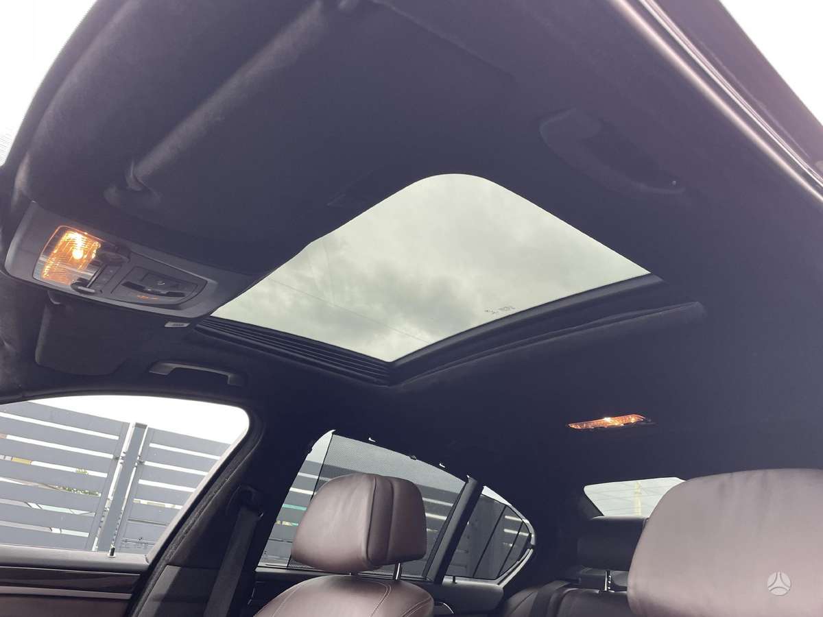 BMW 550, 4.4 l., Седан