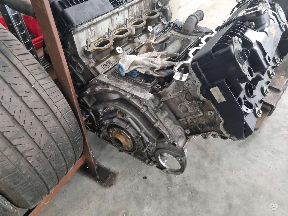 BMW 745 crankshaft, cylinder head