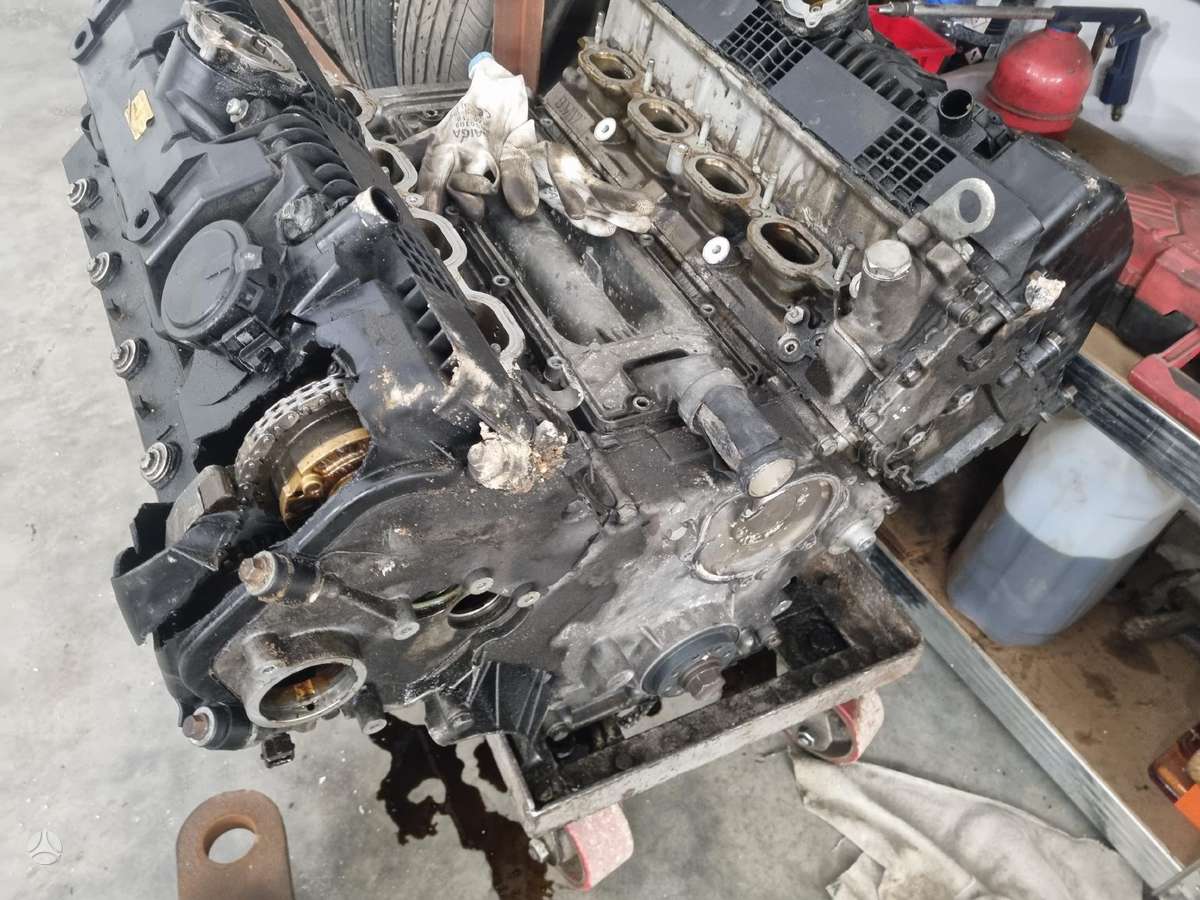 BMW 745 crankshaft, cylinder head