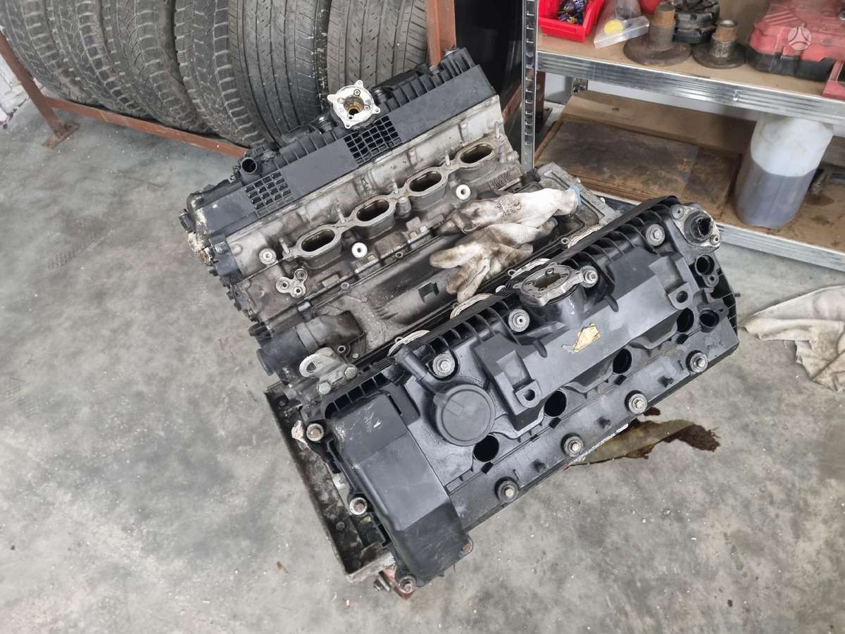 BMW 745 crankshaft, cylinder head