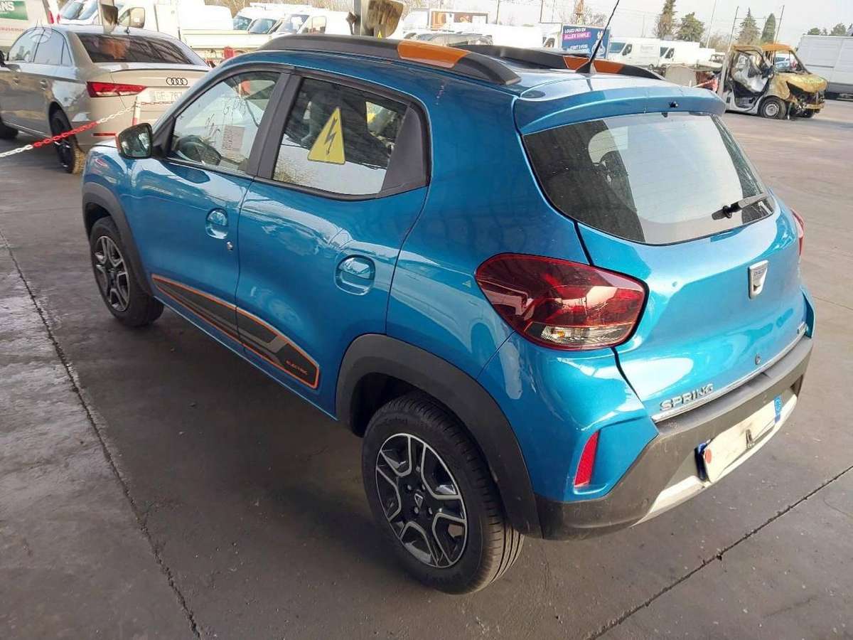 Dacia Spring dalimis