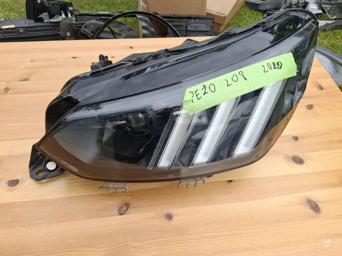 Peugeot 208 lights