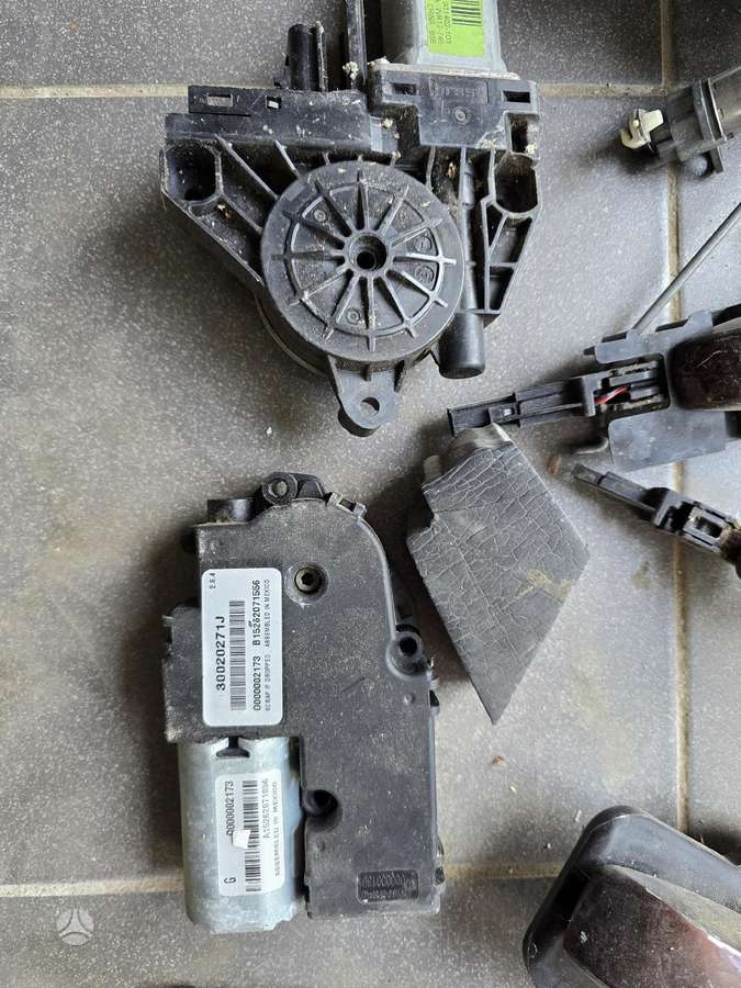 Jeep Grand Cherokee kėbulo dalys