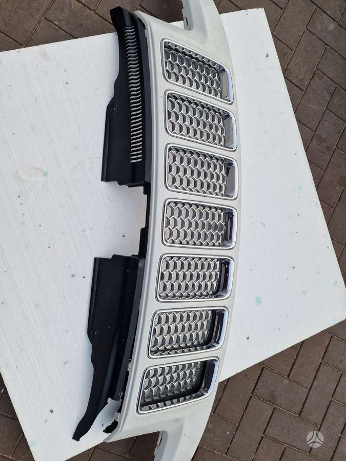 Jeep Grand Cherokee kėbulo dalys