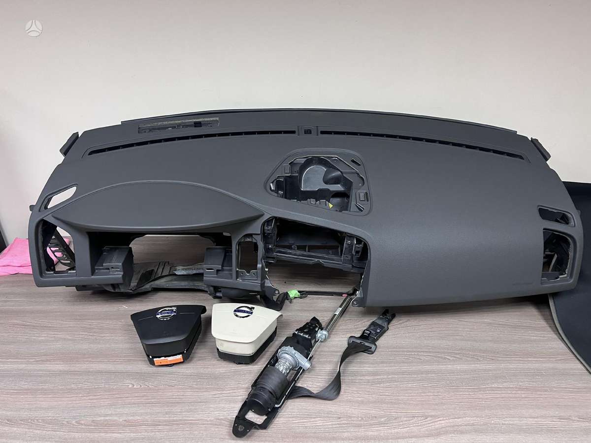 Volvo XC60 salono detalės