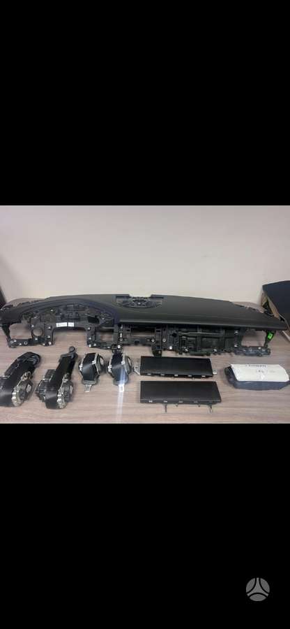 Porsche Taycan salono detalės