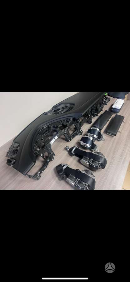 Porsche Taycan детали салона