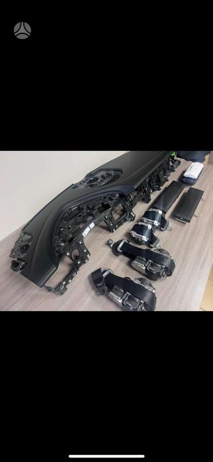 Porsche Taycan salono detalės