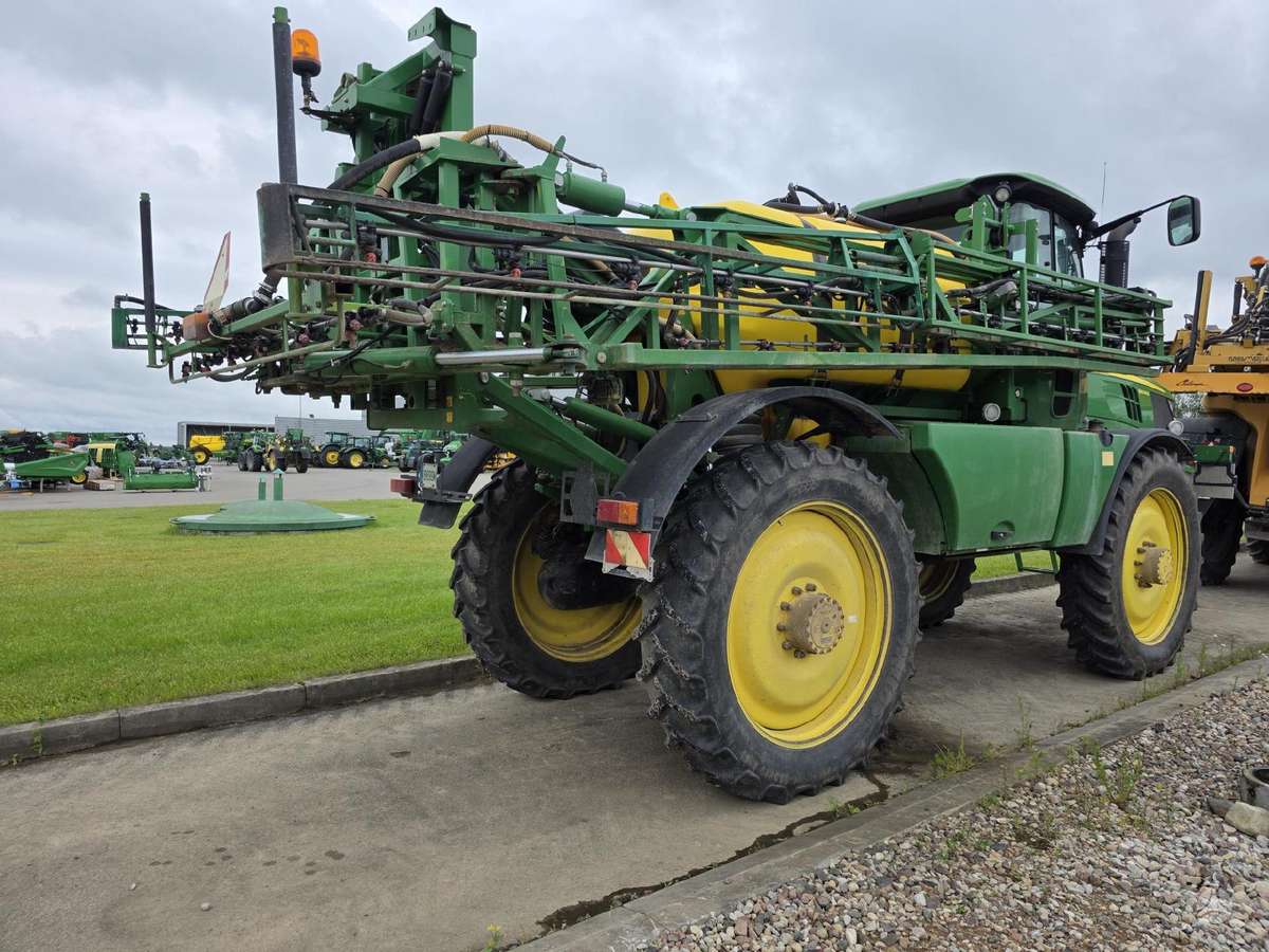John Deere R4040i, self-propelled sprayers