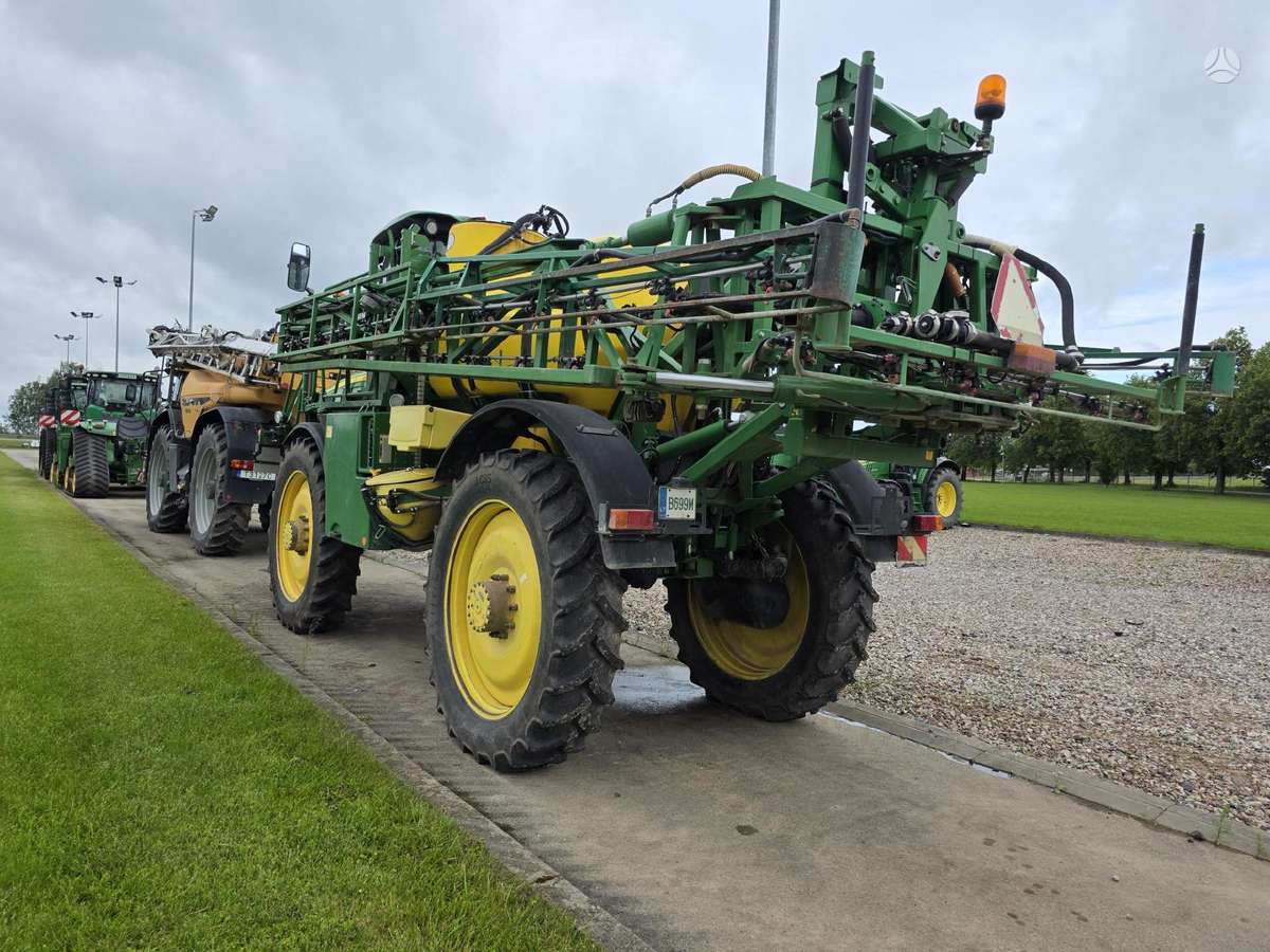 John Deere R4040i, self-propelled sprayers