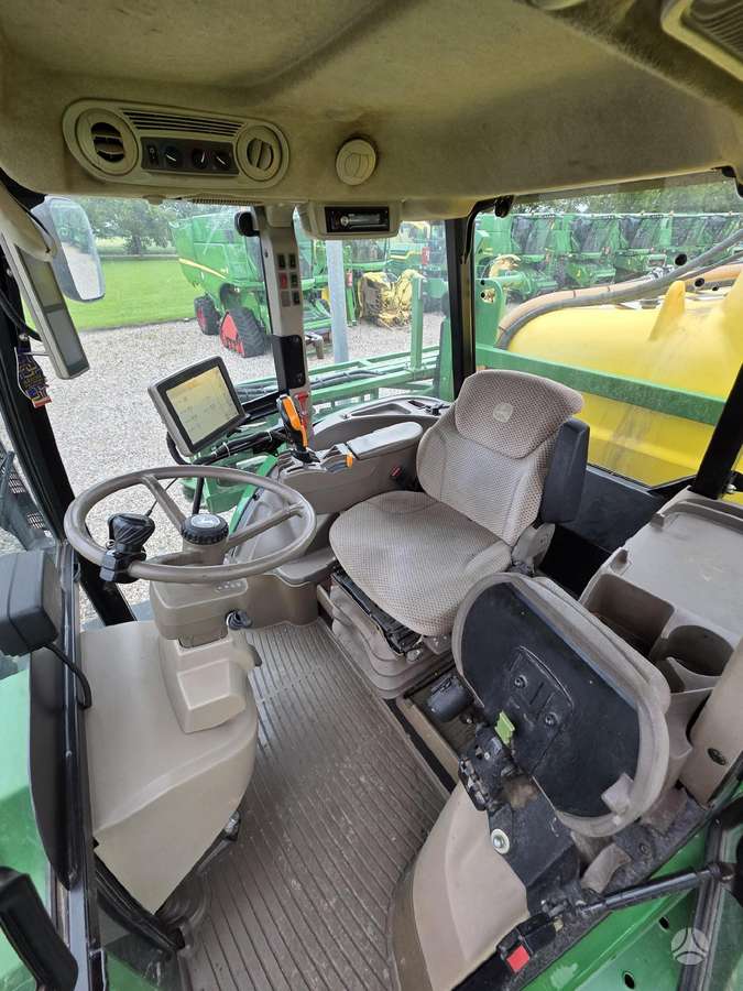John Deere R4040i, self-propelled sprayers