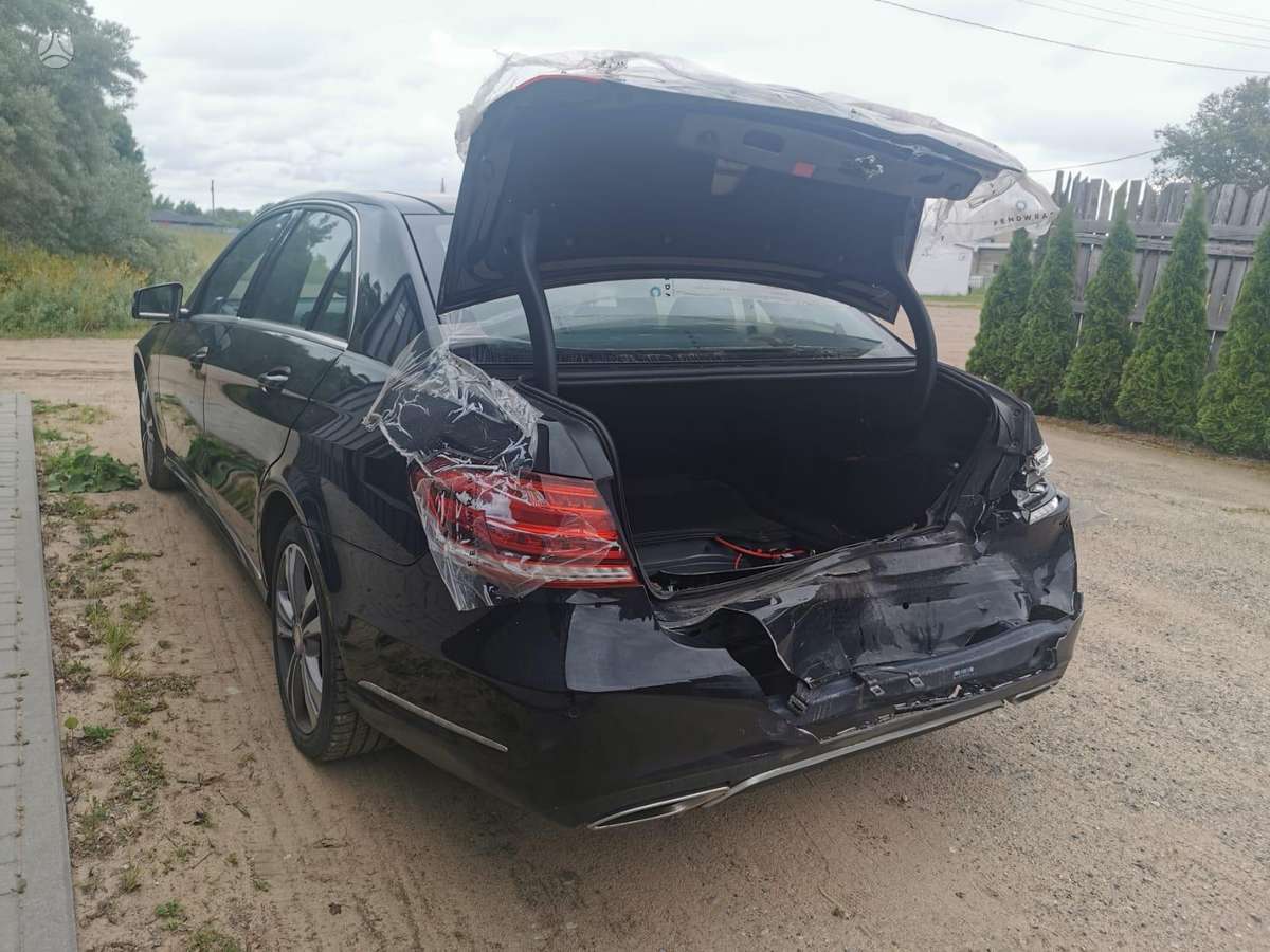 Mercedes-Benz E220 dalimis