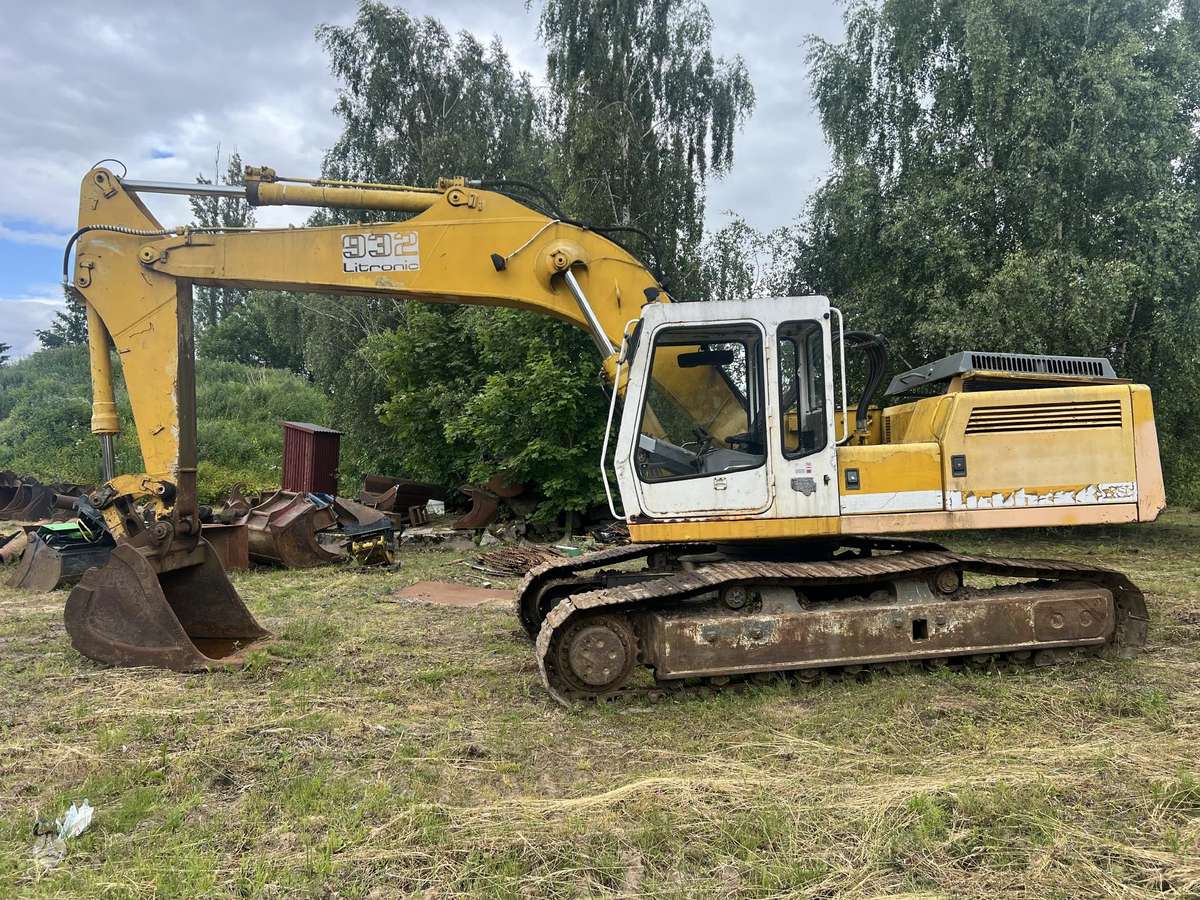 Liebherr 932 Litronic, construction and road construction equipment