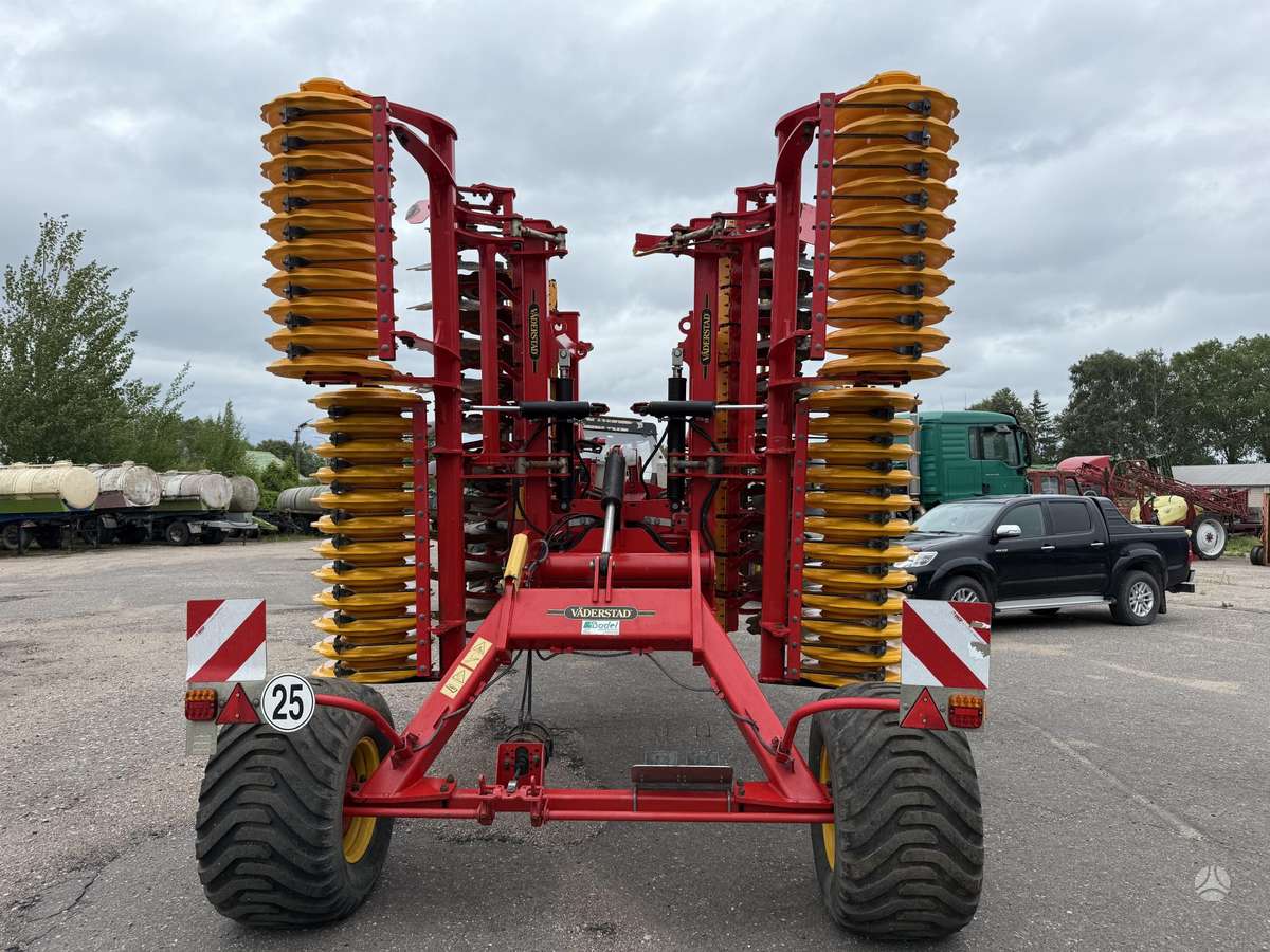 Vaderstad Cerrier XL525, scrapers, scrubbers