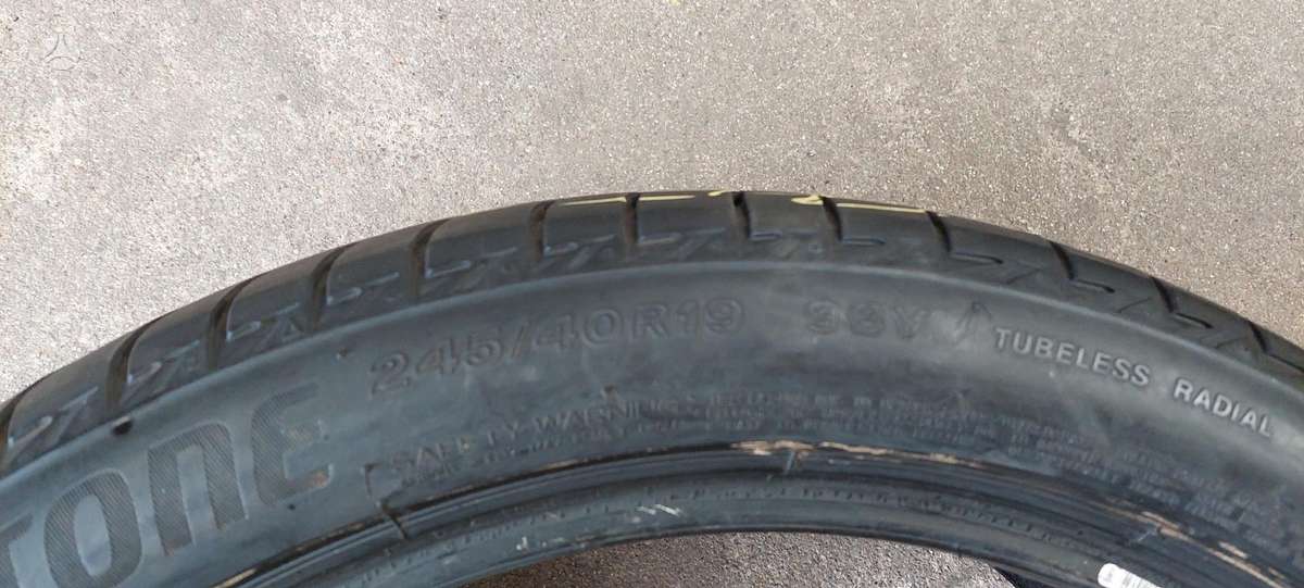 Bridgestone, vasaras 245/40 R19
