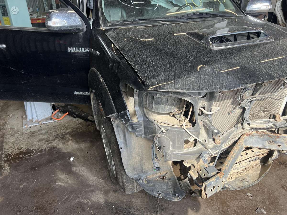 Toyota Hilux dalimis