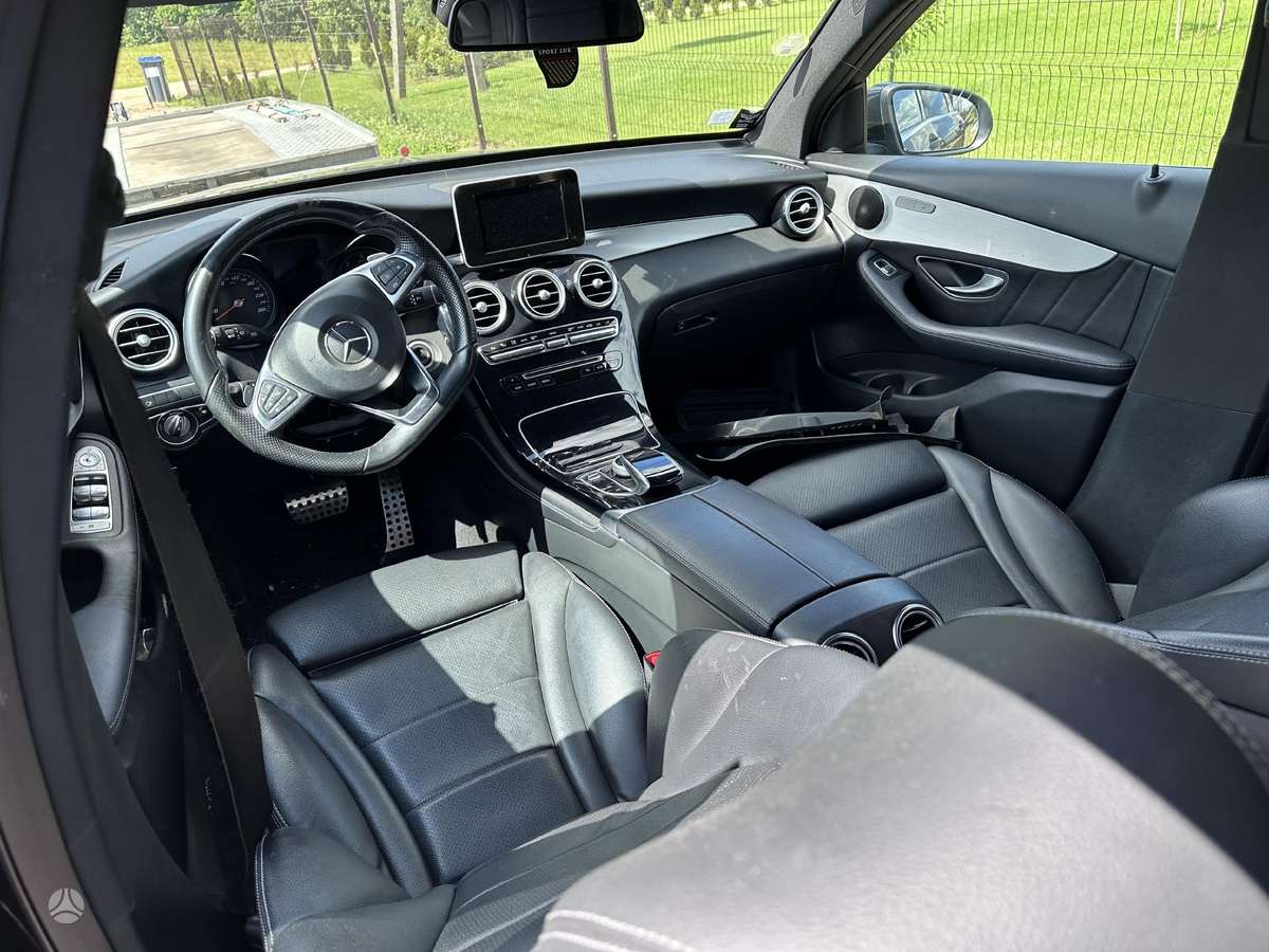 Mercedes-Benz GLC220