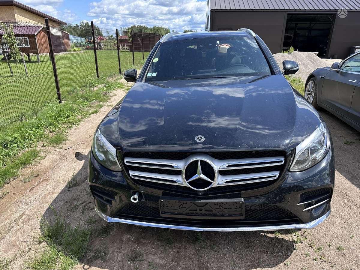 Mercedes-Benz GLC220