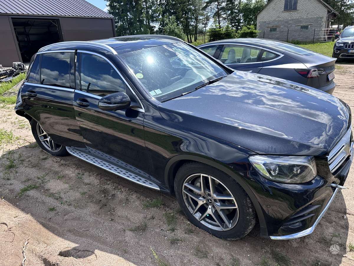 Mercedes-Benz GLC220
