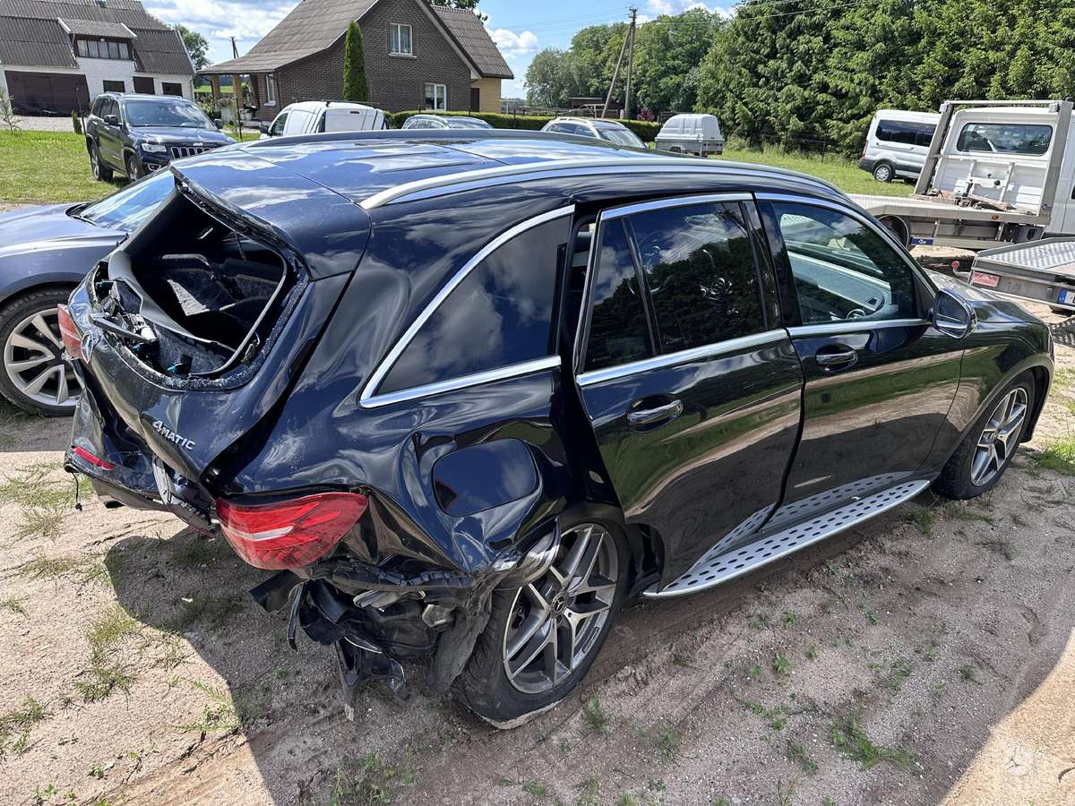 Mercedes-Benz GLC220
